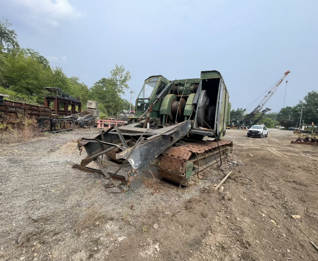 Manitowoc 3000 Crawler Crane 2