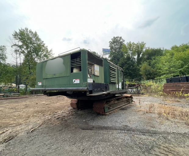 Manitowoc 3000 Crawler Crane 7
