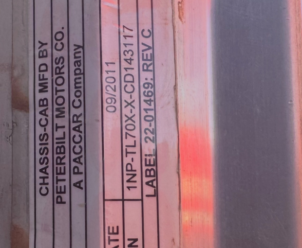 2012 Peterbilt w/ National 900A 26 Ton 2