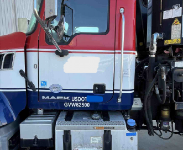 2017 Mack GU w/Hiab XS335K-4 Crane *Truck & Crane* 4