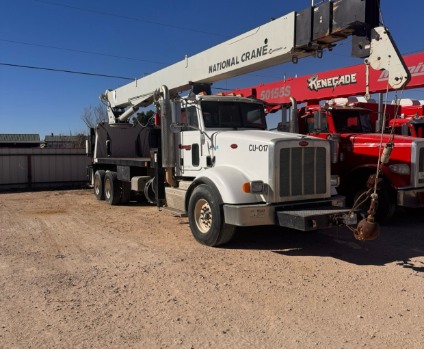 2012 Peterbilt w/ National 900A 26 Ton 6