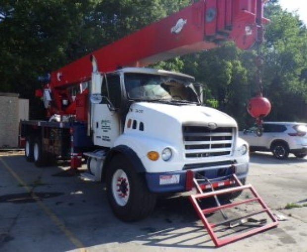 2005 Sterling LT5700  / 2005 Manitex Model 38124S Boom Truck