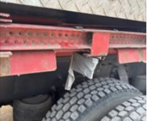 Right side ladder latch