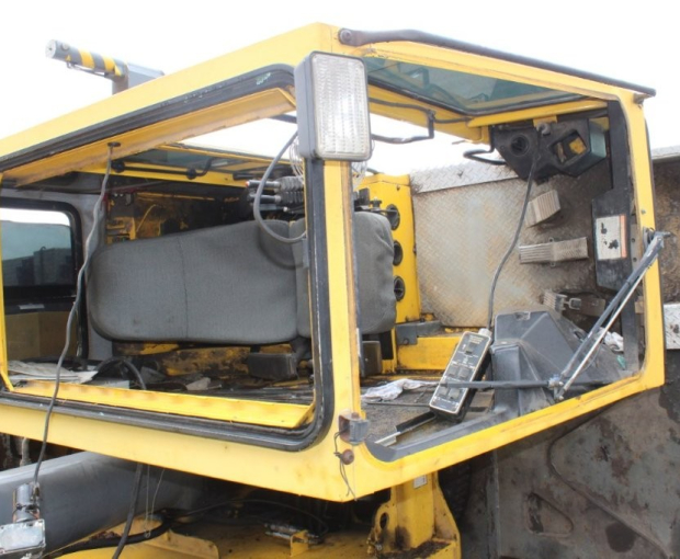 2001 Grove TMS760E 17