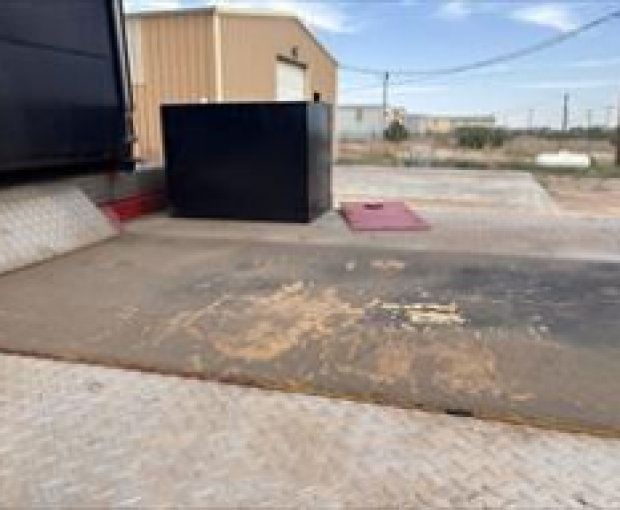 Anti-skid surface: worn up near hydraulic tank