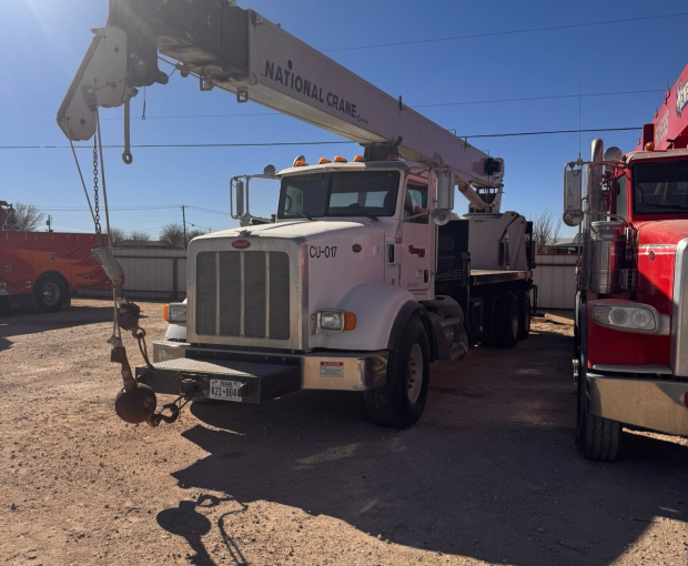 2012 Peterbilt w/ National 900A 26 Ton
