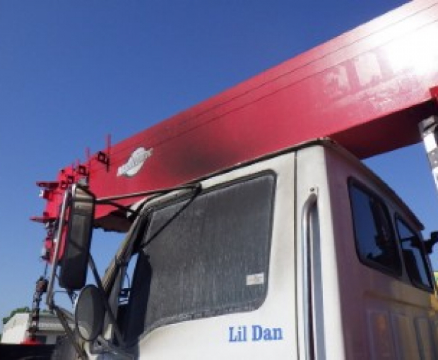 2005 Sterling LT5700  / 2005 Manitex Model 38124S Boom Truck 4